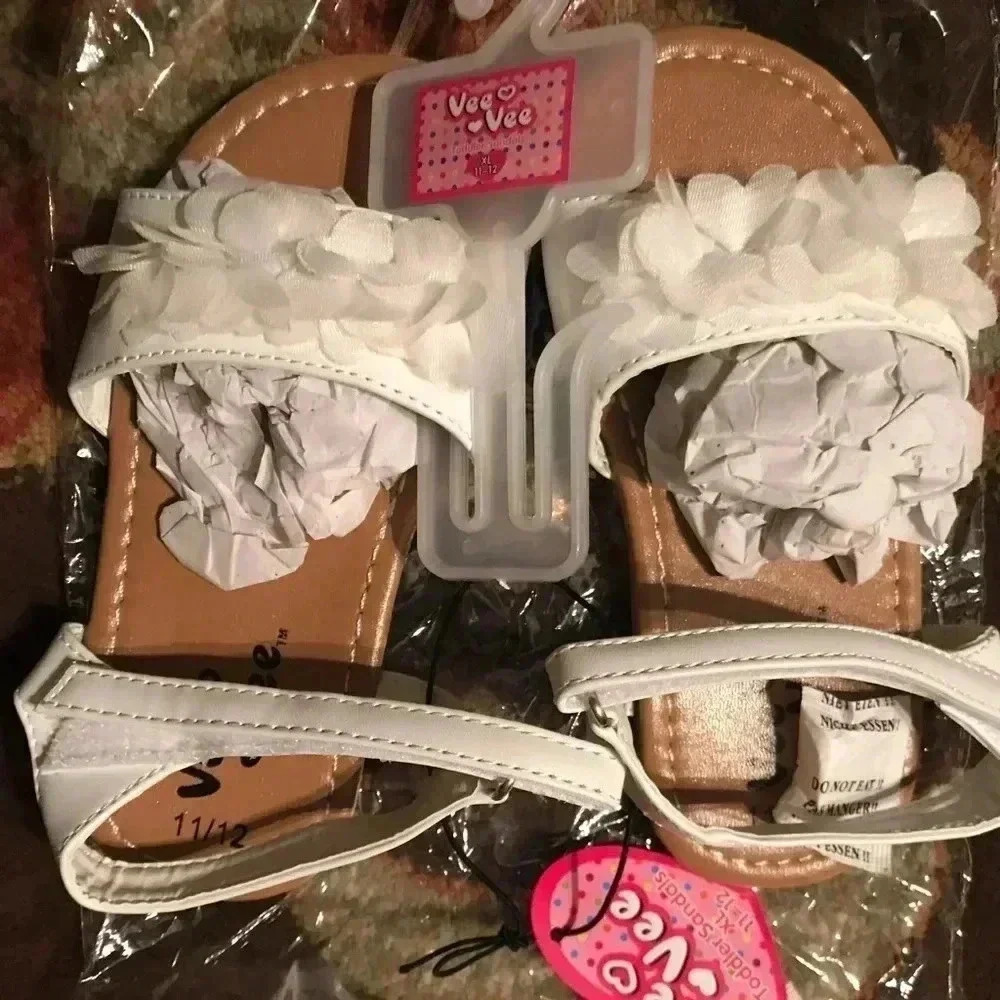 COPY - VEEVEE GIRLS SANDALS NEW SIZE 11/12 BEAUTIFUL